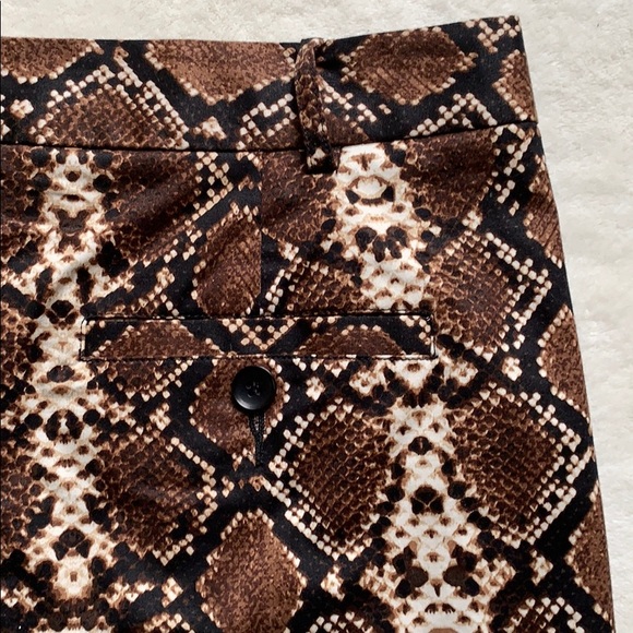 BCBGMAXAZRIA Womens Phillipa Snakeskin Shorts Size Medium - Picture 5 of 10
